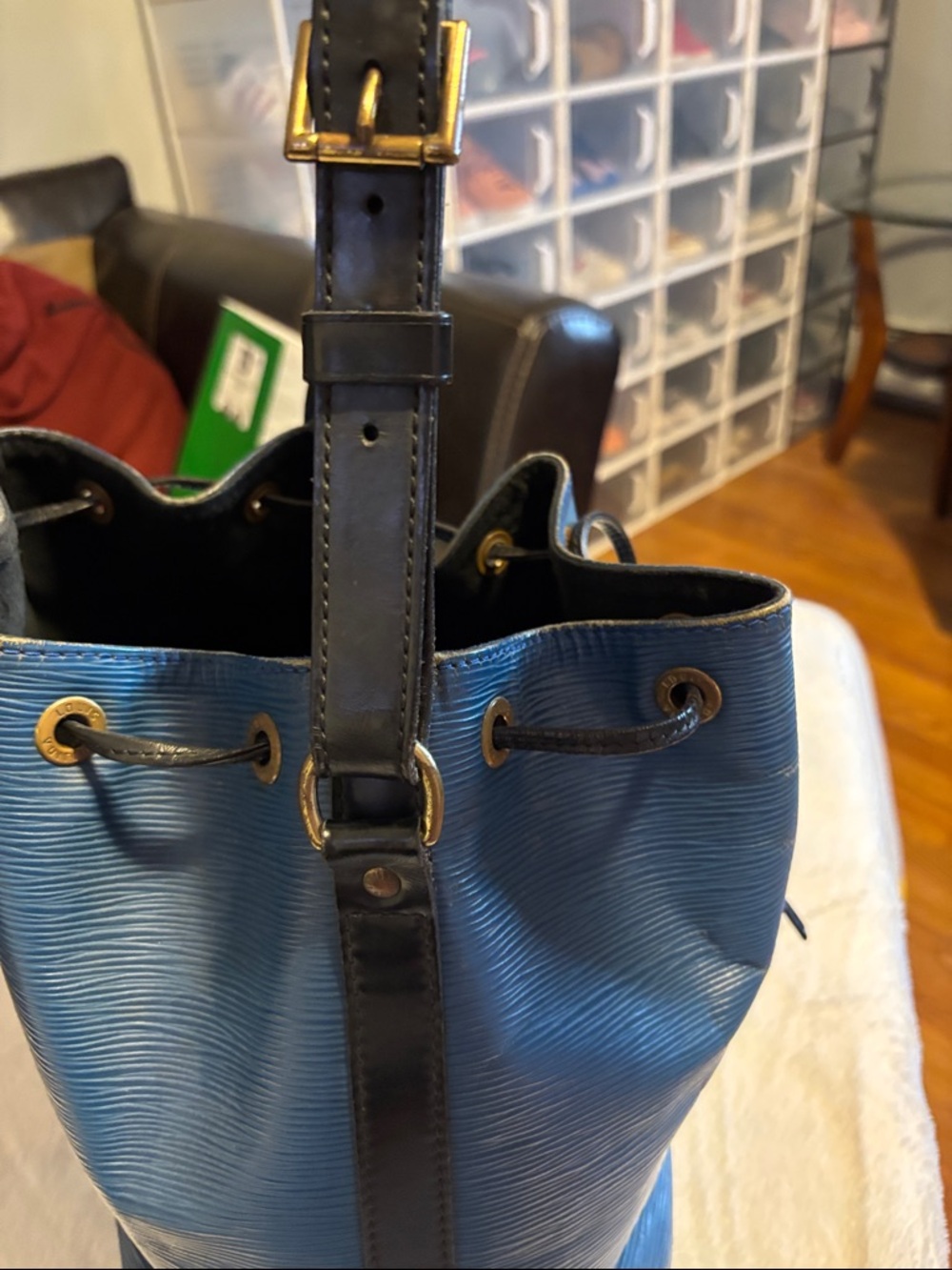Louis Vuitton Blue Epi Drawstring Bucket Bag - Picture 11 of 17